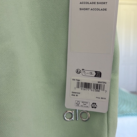NEW ALO ACCOLADE SHORTS SPEARMINT - Picture 2 of 4